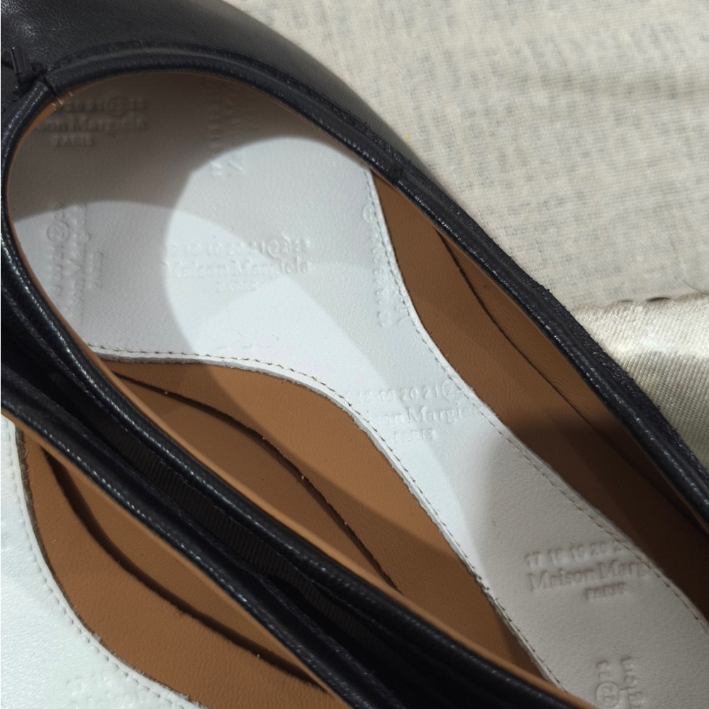 Maison Martin Margiela Black Split-Toe Leather Ballet Flats - Picture 6 of 11